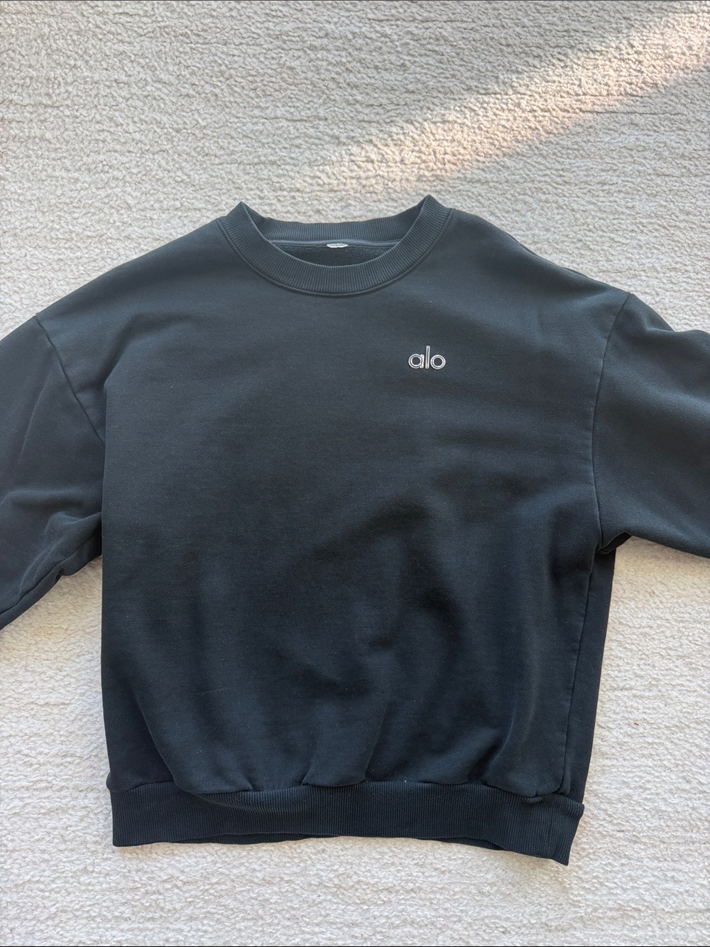 ALO Yoga Women’s Black Accolade Crew Neck Pullover